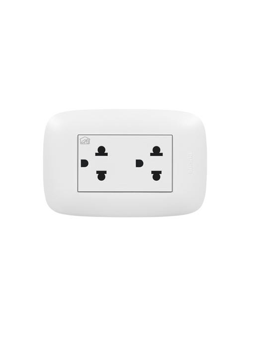 APB1222 - TOMA UNIV. DOBLE 2P+T - bTICINO